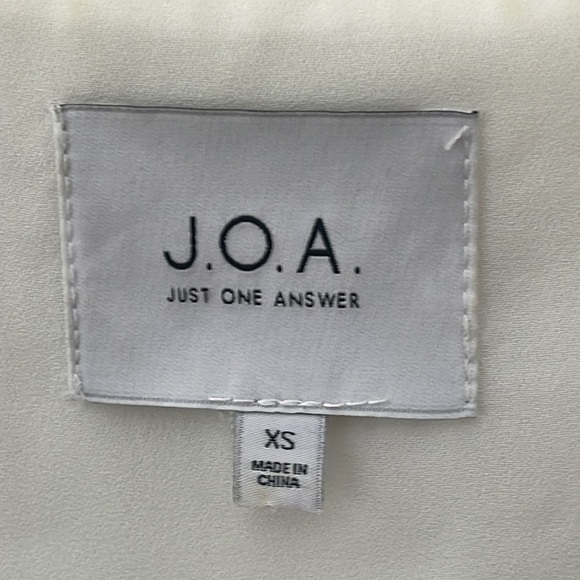 JOA Revolve ivory satin front hook Blouse Size XS - Picture 4 of 5